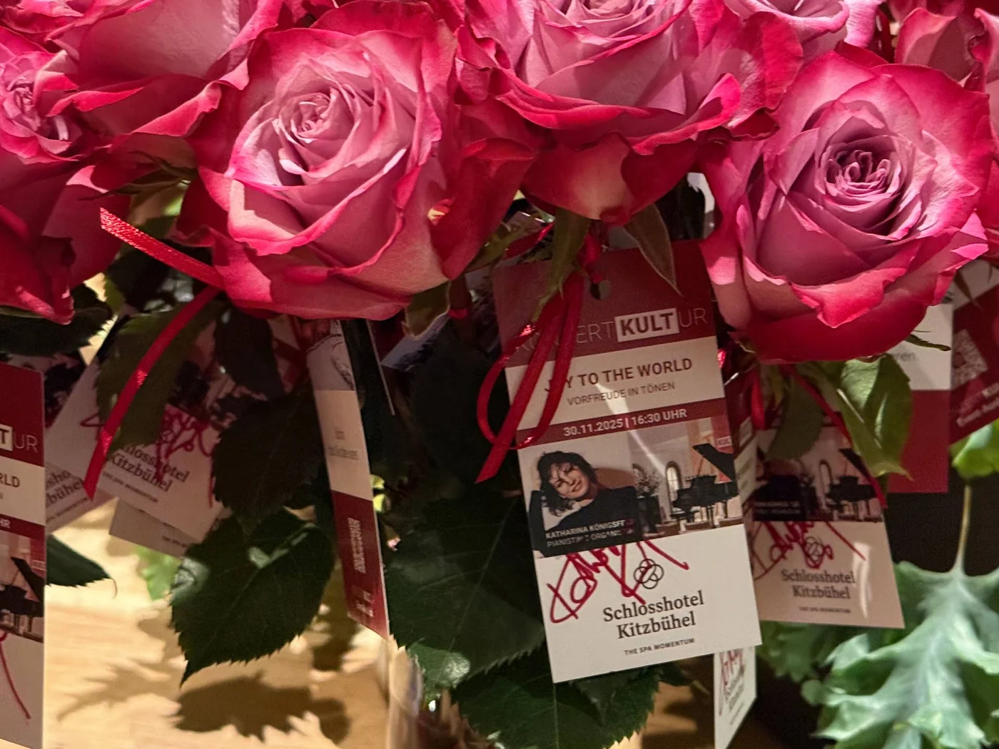 Die Schlossevents Rote Rosen mit Veranstaltungskarten im Schlosshotel Kitzbühel